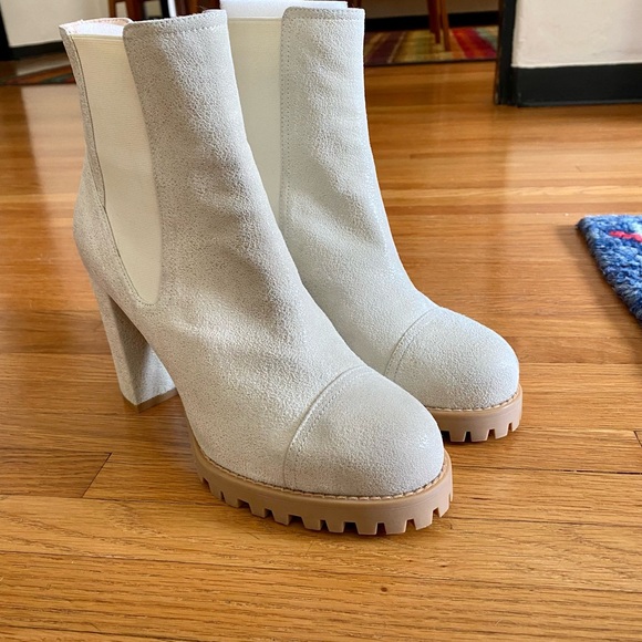 Stuart Weitzman Ivory Wenda Ankle Boots - Picture 4 of 6